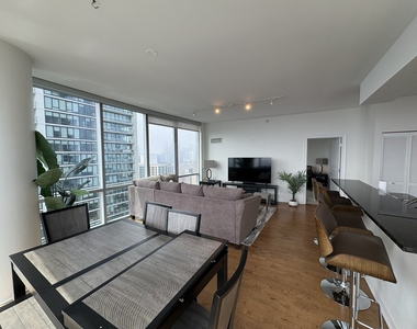 1201 S Prairie Avenue - Photo Thumbnail 7