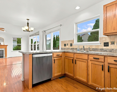 10570 Wing Pointe Drive - Photo Thumbnail 7