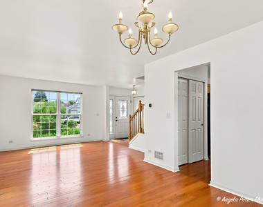 10570 Wing Pointe Drive - Photo Thumbnail 4