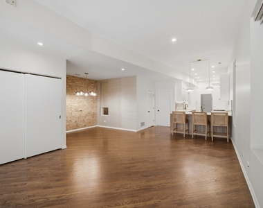 626 W Buckingham Place - Photo Thumbnail 4