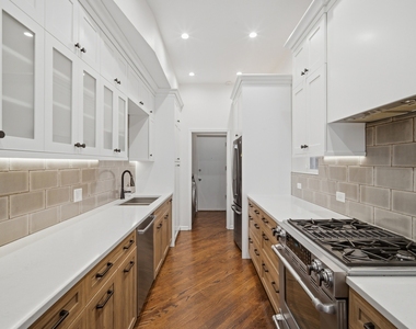 626 W Buckingham Place - Photo Thumbnail 7