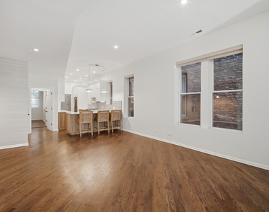 626 W Buckingham Place - Photo Thumbnail 2