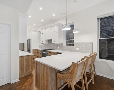 626 W Buckingham Place - Photo Thumbnail 8