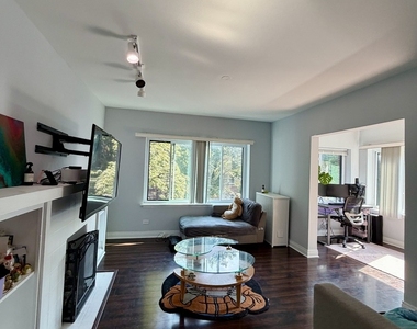 906 W Sunnyside Avenue - Photo Thumbnail 1