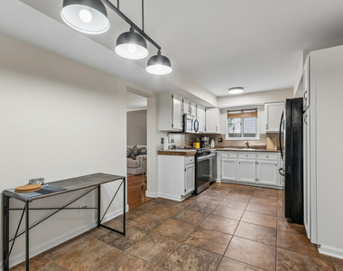 298 Danbury Drive - Photo Thumbnail 3