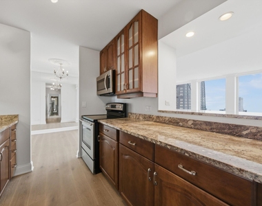 111 E Chestnut Street - Photo Thumbnail 5