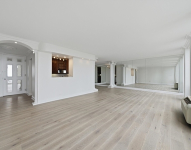 111 E Chestnut Street - Photo Thumbnail 4