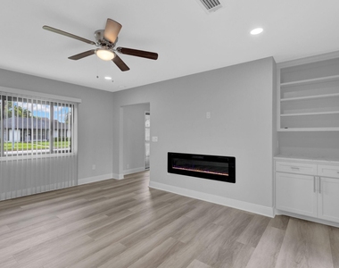 3327 Wentworth Street - Photo Thumbnail 12