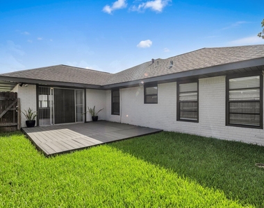 3327 Wentworth Street - Photo Thumbnail 3