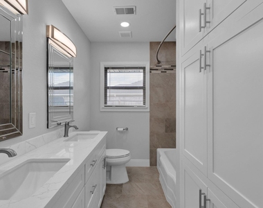 3327 Wentworth Street - Photo Thumbnail 17