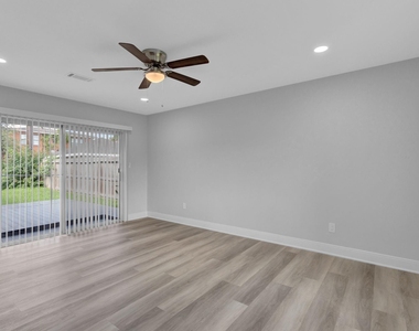 3327 Wentworth Street - Photo Thumbnail 13