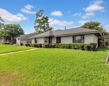 3327 Wentworth Street - Photo Thumbnail 2