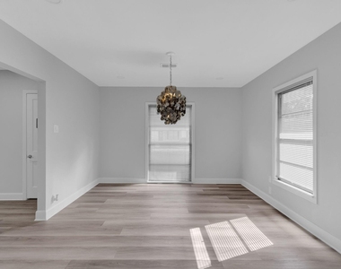 3327 Wentworth Street - Photo Thumbnail 7