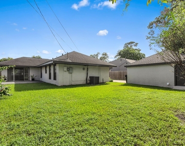 3327 Wentworth Street - Photo Thumbnail 5