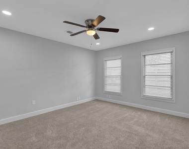 3327 Wentworth Street - Photo Thumbnail 18