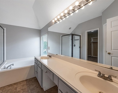 3306 Autumn Forest Drive - Photo Thumbnail 19
