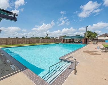 3306 Autumn Forest Drive - Photo Thumbnail 23