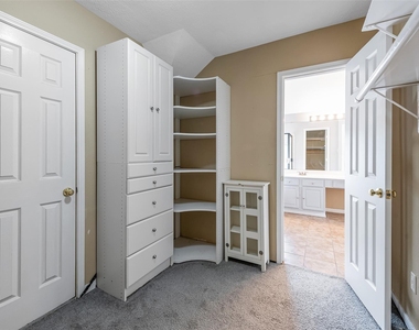 3306 Autumn Forest Drive - Photo Thumbnail 21
