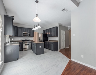 3306 Autumn Forest Drive - Photo Thumbnail 10