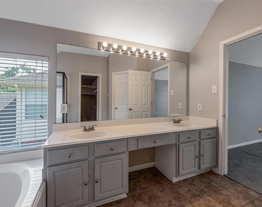 3306 Autumn Forest Drive - Photo Thumbnail 20