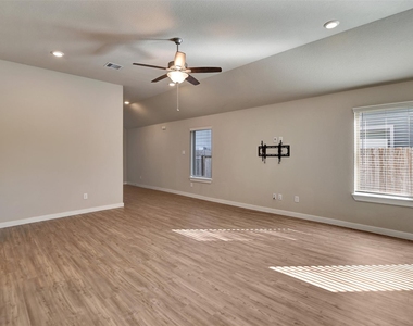6419 Purple Wreath Way - Photo Thumbnail 7
