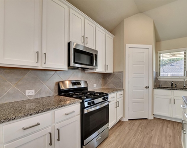 6419 Purple Wreath Way - Photo Thumbnail 14