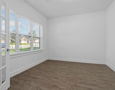 906 Golden Willow - Photo Thumbnail 4
