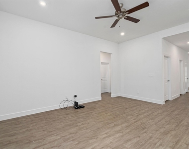 906 Golden Willow - Photo Thumbnail 14
