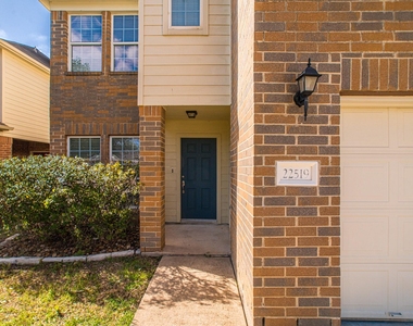 22519 Goss Spring Court - Photo Thumbnail 3