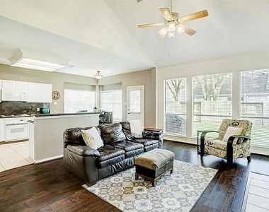 635 Presley Way - Photo Thumbnail 18