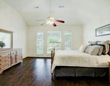 635 Presley Way - Photo Thumbnail 12