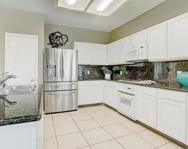 635 Presley Way - Photo Thumbnail 7