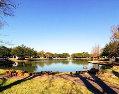 635 Presley Way - Photo Thumbnail 27