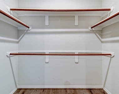 407 E Avenue G - Photo Thumbnail 15