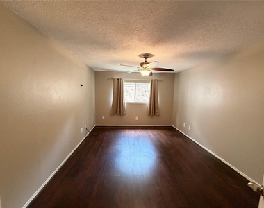 3227 Glade Springs Drive - Photo Thumbnail 19