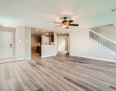 11010 Walkup Way - Photo Thumbnail 4