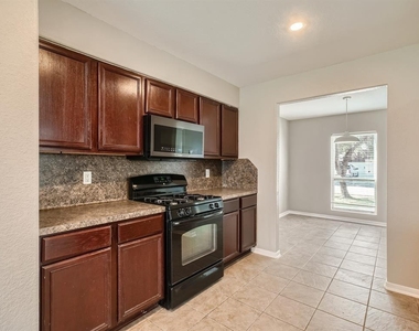 11010 Walkup Way - Photo Thumbnail 6