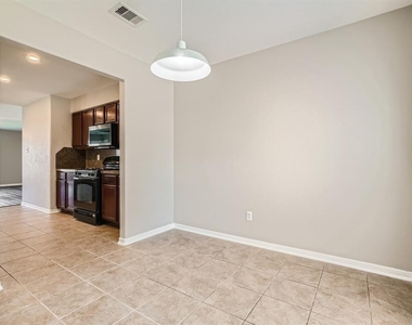 11010 Walkup Way - Photo Thumbnail 8