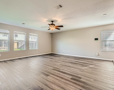 11010 Walkup Way - Photo Thumbnail 2