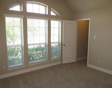 14104 Green Thicket Drive - Photo Thumbnail 5