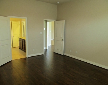 14104 Green Thicket Drive - Photo Thumbnail 9