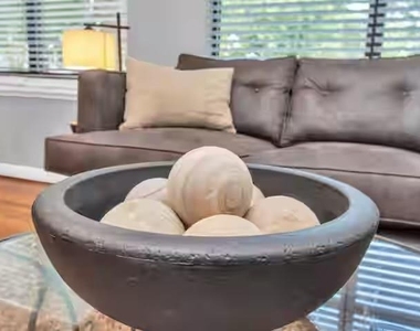 2107 Wakefield Drive - Photo Thumbnail 5