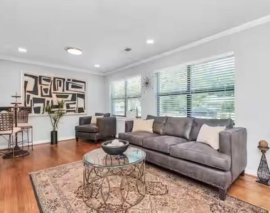 2107 Wakefield Drive - Photo Thumbnail 3