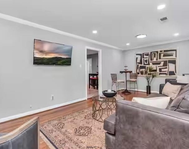 2107 Wakefield Drive - Photo Thumbnail 8