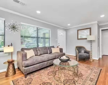 2107 Wakefield Drive - Photo Thumbnail 2
