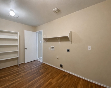 525 Eagles Nest Cove - Photo Thumbnail 16