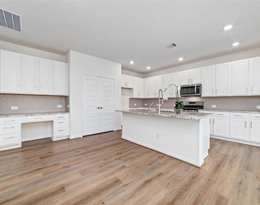 7731 Coral Key Drive - Photo Thumbnail 12