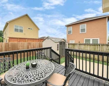 3308 Castor Street - Photo Thumbnail 43