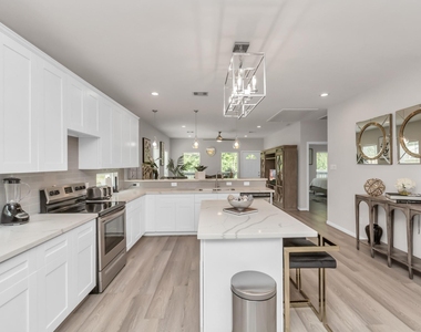 3308 Castor Street - Photo Thumbnail 14