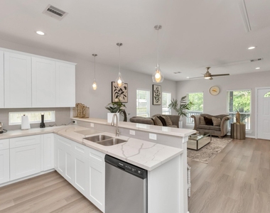 3308 Castor Street - Photo Thumbnail 11